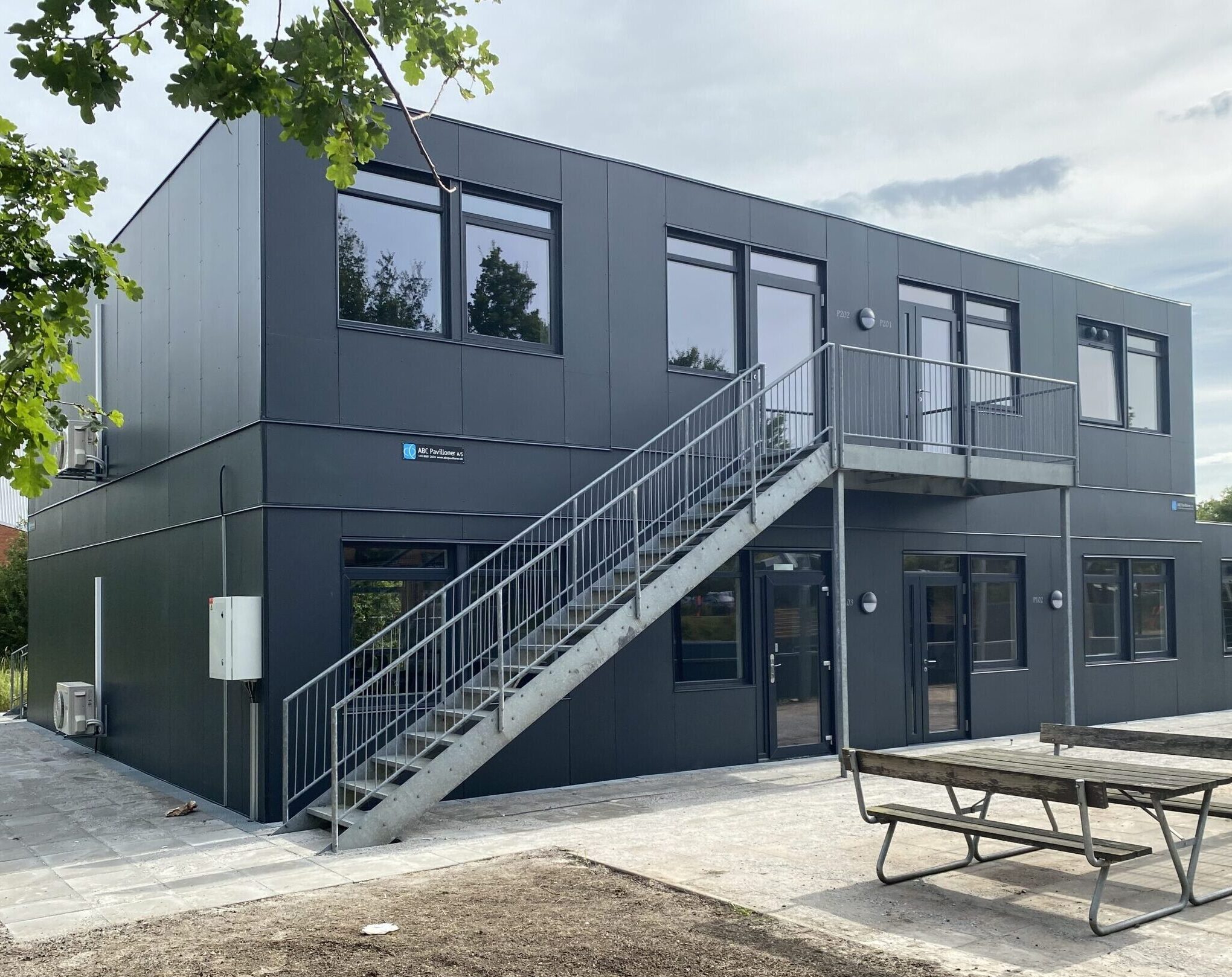 Billede af facaden før etablering af 2. Etape.